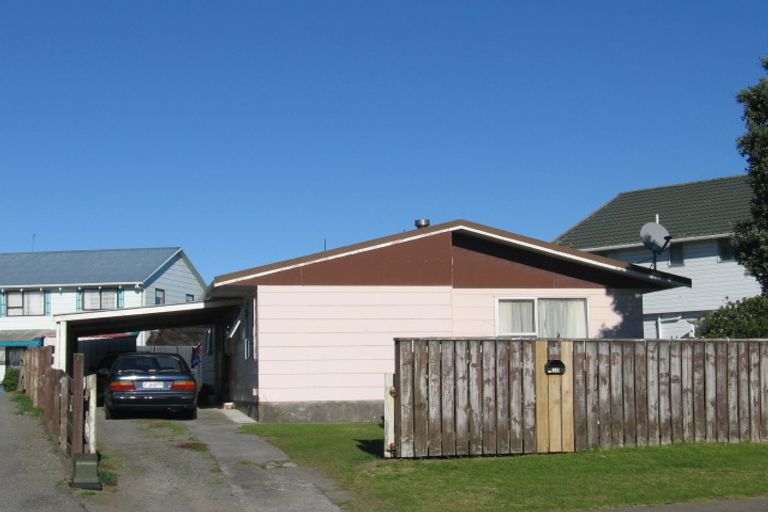 Photo of property in 30 Norfolk Crescent, Otaki Beach, Otaki, 5512