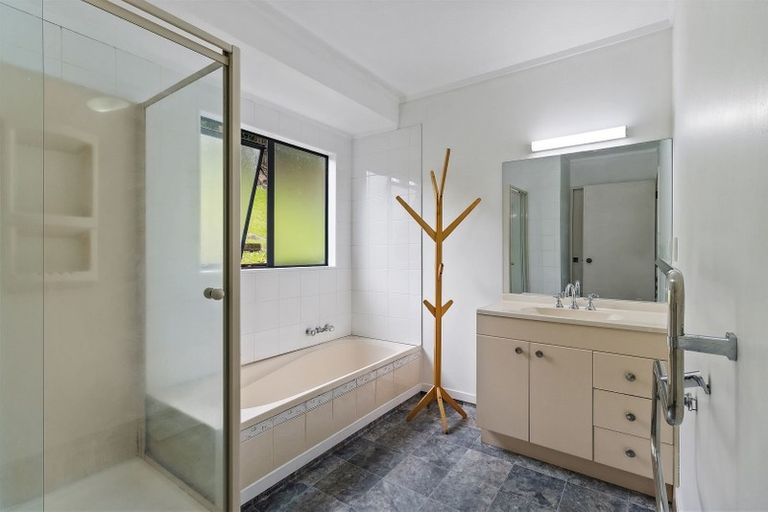 Photo of property in 11 Lanier Place, Glendene, Auckland, 0602