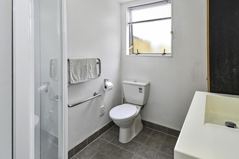 Photo of property in 2/33 Kenderdine Road, Papatoetoe, Auckland, 2025