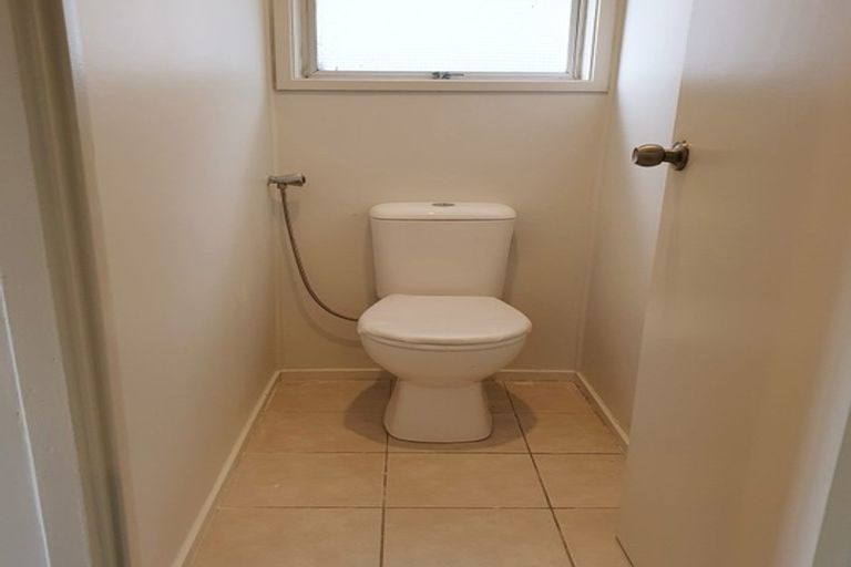 Photo of property in 8 Tawavale Crescent, Totara Vale, Auckland, 0629