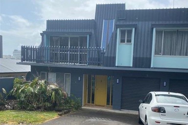 Photo of property in 1/2 Ruakiwi Road, Hamilton Lake, Hamilton, 3204