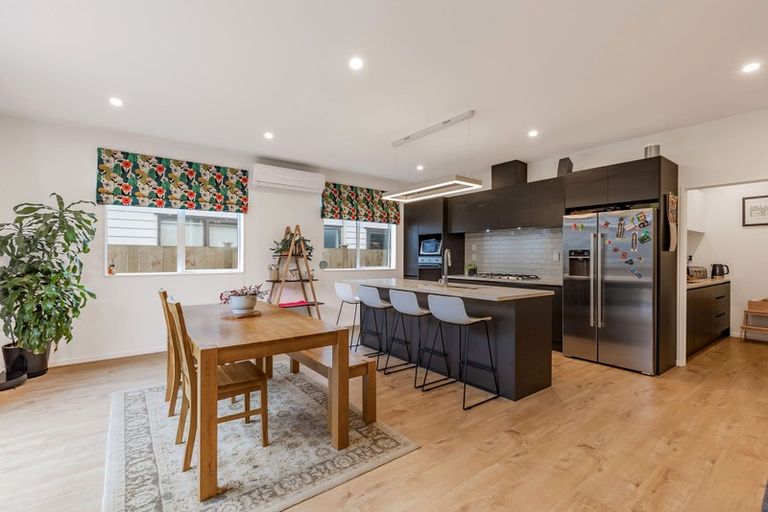 Photo of property in 5 Ropere Street, Kumeu, 0810