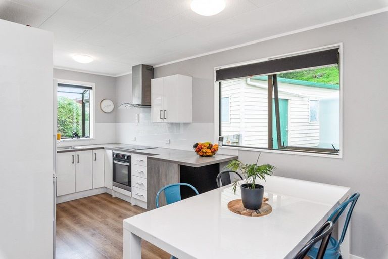 Photo of property in 37 Ruahine Street, Paraparaumu, 5032