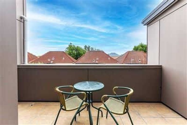 Photo of property in 8a Broadbent Street, Riccarton, Christchurch, 8041