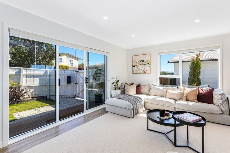 Photo of property in 11 Parkinson Close, Whitby, Porirua, 5024