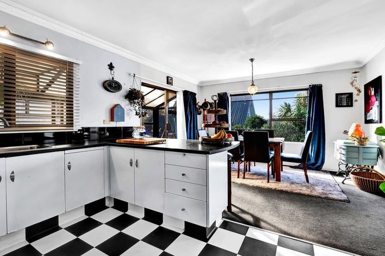 Photo of property in 8a Birdwood Avenue, Moturoa, New Plymouth, 4310