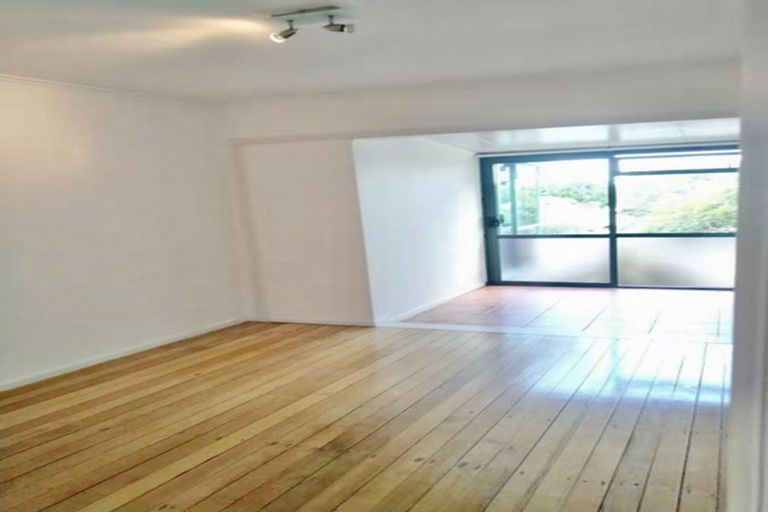 Photo of property in 12 Donovan Avenue, Massey, Auckland, 0614