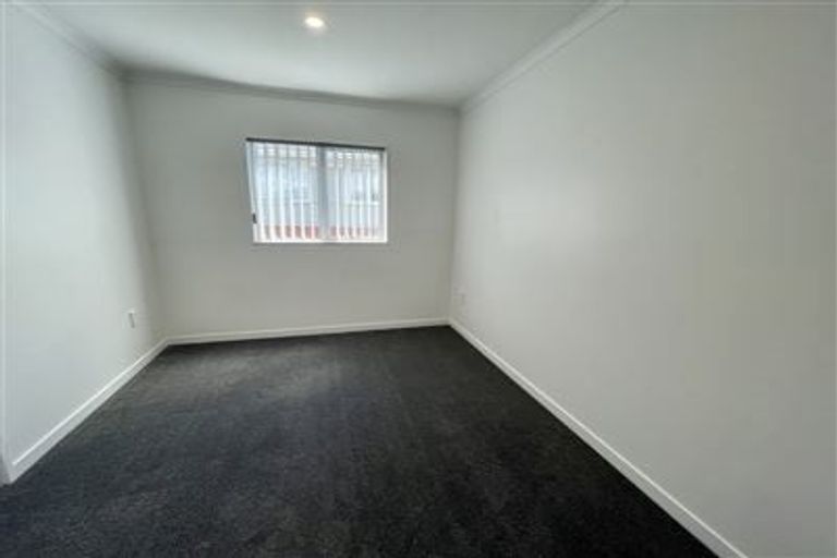 Photo of property in 271c Te Atatu Road, Te Atatu South, Auckland, 0610