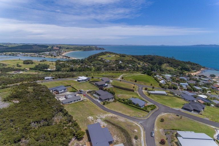 Photo of property in 14 Sunrise Place, Cable Bay, 0420