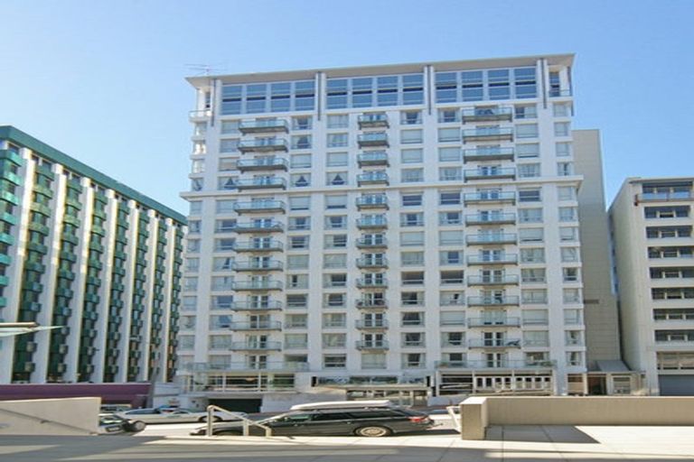 Photo of property in Terrace Heights Apartments, 2e/163 The Terrace, Wellington Central, Wellington, 6011