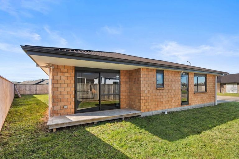 Photo of property in 1 Molesworth Street, Carterton, 5713