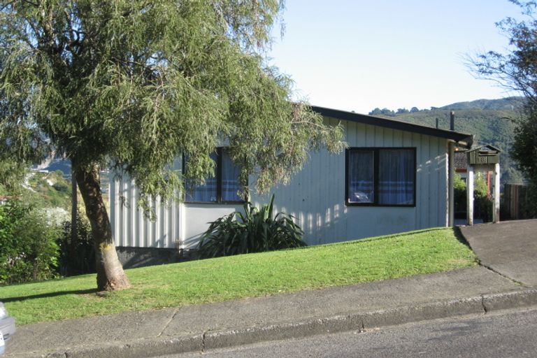Photo of property in 18 Castle Crescent, Stokes Valley, Lower Hutt, 5019