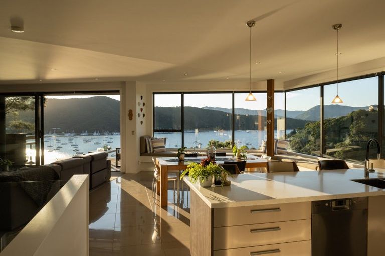 Photo of property in 27 Amelia Crescent, Waikawa, Picton, 7220