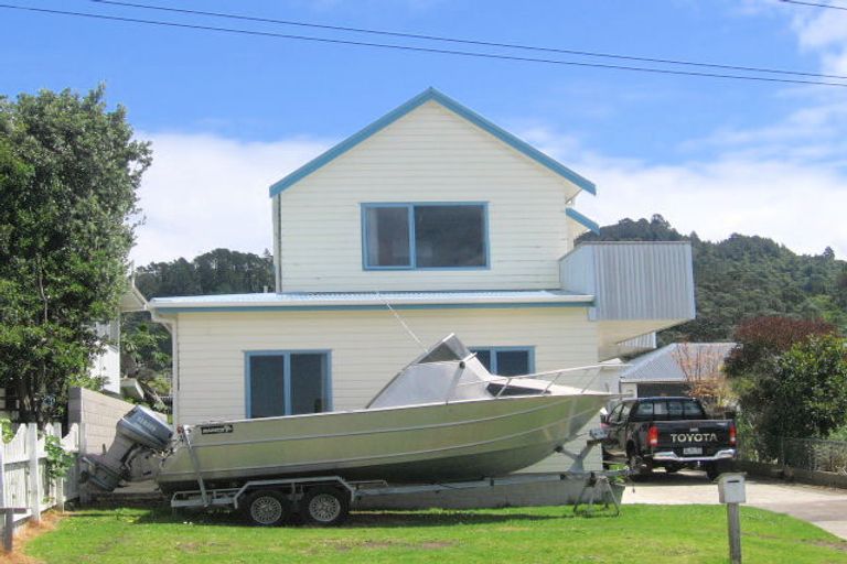 Photo of property in 21 Beach Road, Waihi Beach, 3611