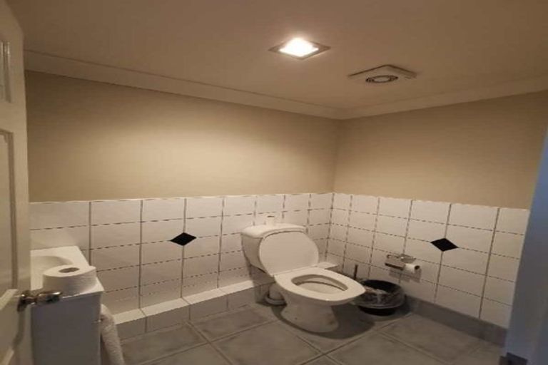 Photo of property in 46 Waimanu Bay Drive, Te Atatu Peninsula, Auckland, 0610