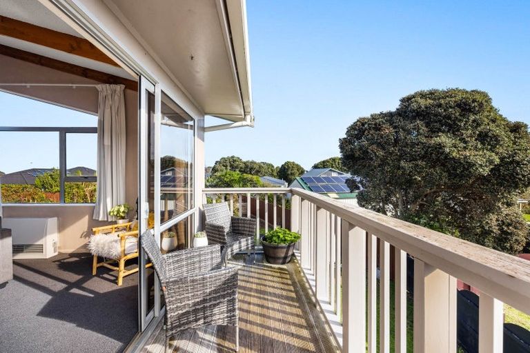 Photo of property in 11 Pohutukawa Drive, Opunake, 4616