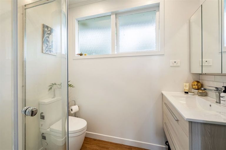 Photo of property in 2/276a Wairau Road, Glenfield, Auckland, 0627