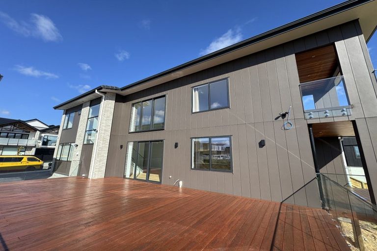 Photo of property in 32 Ridgehill Rise, Flat Bush, 2019