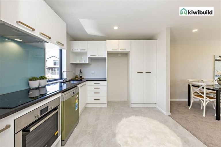 Photo of property in 73 Walsh Road, Papakura, 2110