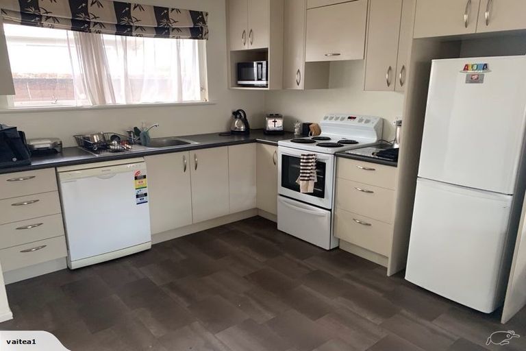 Photo of property in 1/76 Garreg Road, Bryndwr, Christchurch, 8052