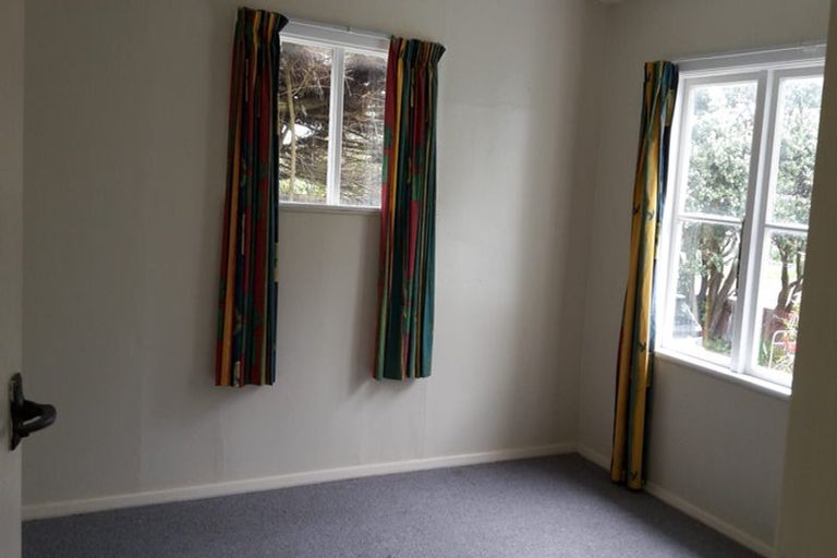Photo of property in 8 Mahoe Street, Otaki Beach, Otaki, 5512