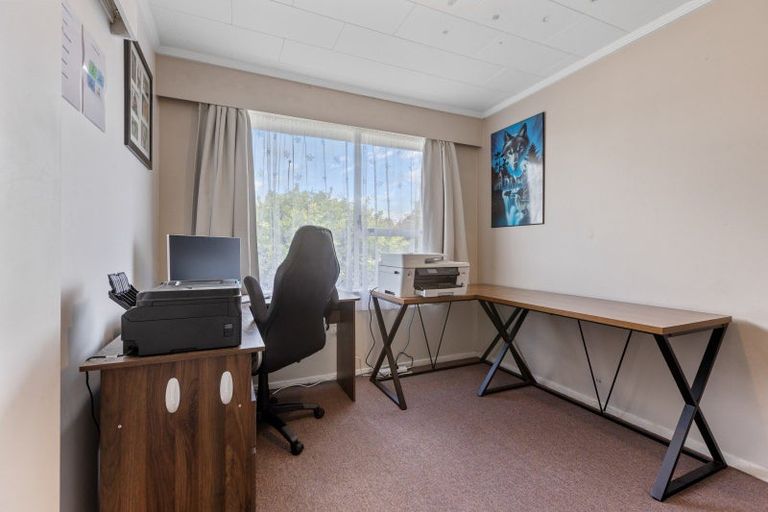 Photo of property in 6 Kauri Street, Merrilands, New Plymouth, 4312