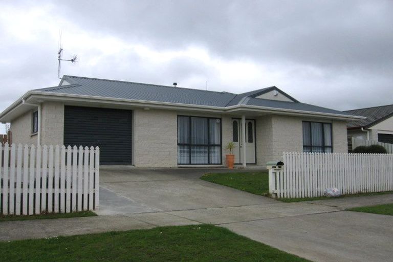 Photo of property in 65 Rhodes Drive, Kelvin Grove, Palmerston North, 4414
