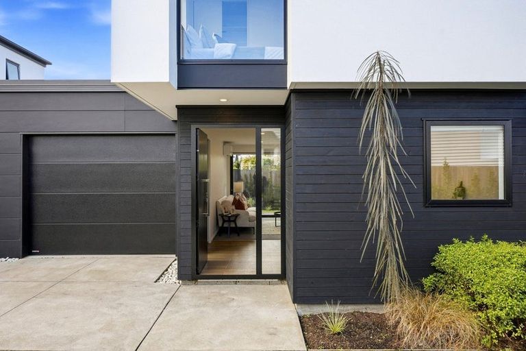 Photo of property in 2/233 Edgeware Road, Edgeware, Christchurch, 8013