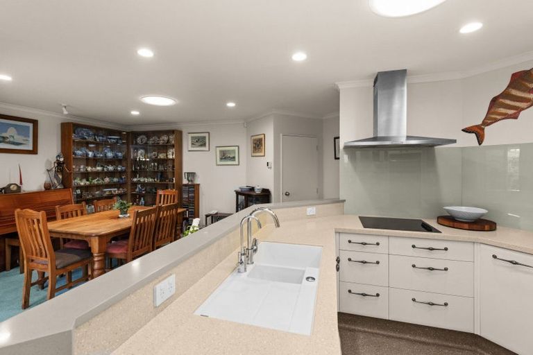 Photo of property in 11 Kingsgate Avenue, Havelock North, 4130