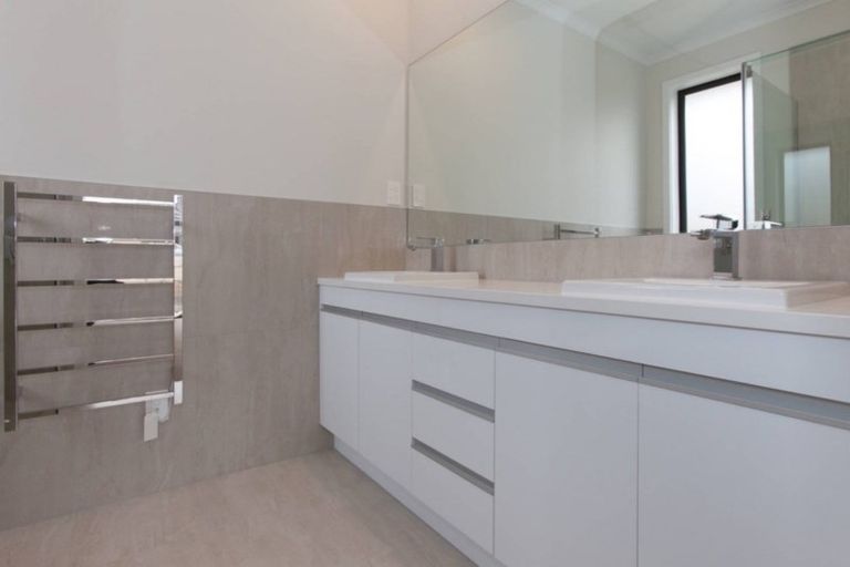 Photo of property in 9 Davey Crescent, Orewa, 0931