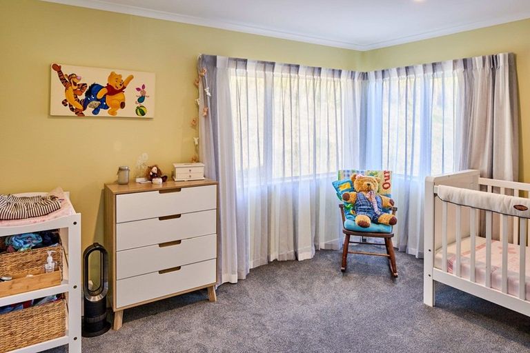 Photo of property in 28 Margaret Shields Avenue, Aotea, Porirua, 5024