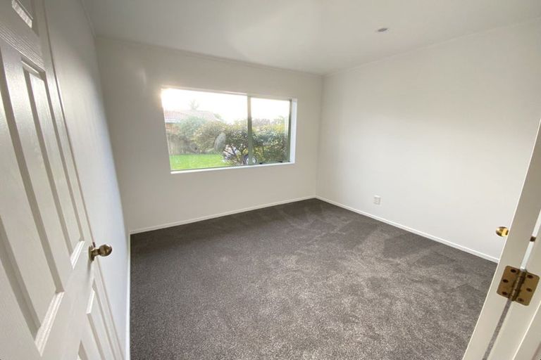 Photo of property in 8 Amadeus Place, Northpark, Auckland, 2013