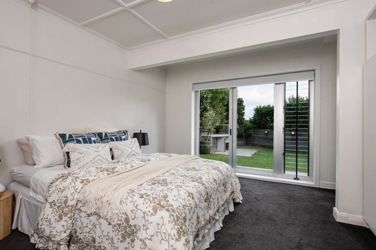 Photo of property in 116 Nevay Road, Karaka Bays, Wellington, 6022