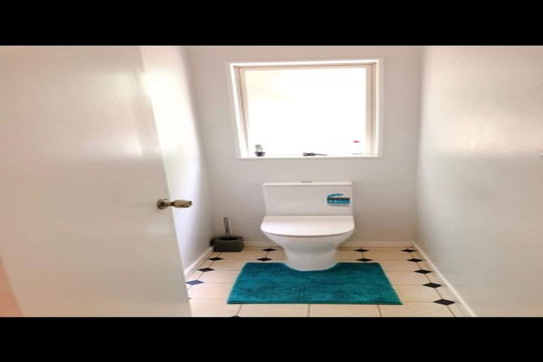 Photo of property in 2/8 Tulsa Grove, Totara Park, Upper Hutt, 5018