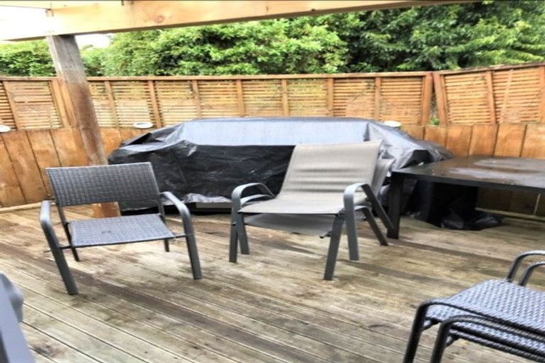 Photo of property in 68 Flanshaw Road, Te Atatu South, Auckland, 0610