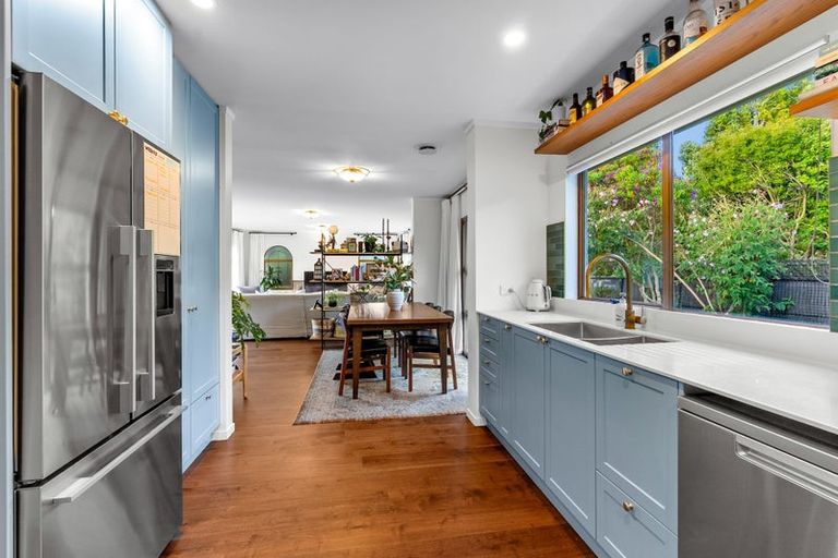 Photo of property in 84 Chelsea View Drive, Chatswood, Auckland, 0626