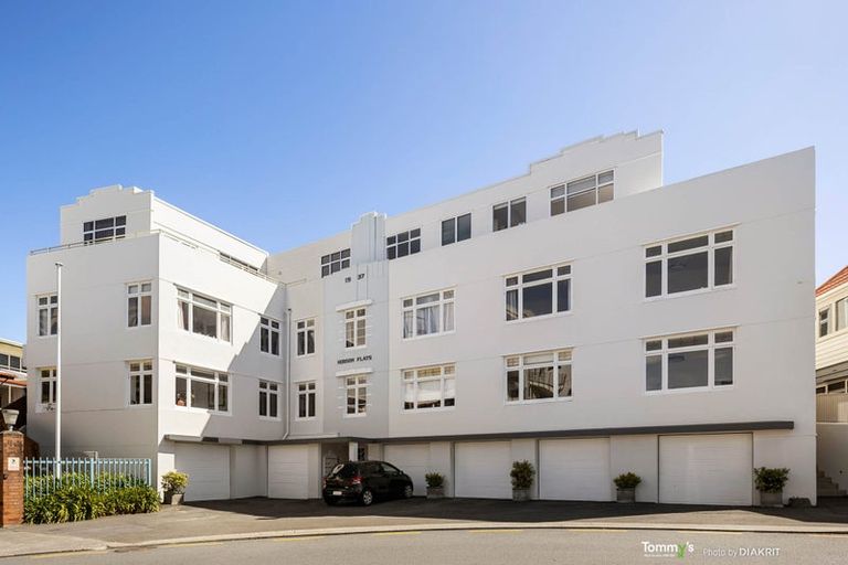 Photo of property in Hobson Flats, 2/1 Hobson Street, Pipitea, Wellington, 6011