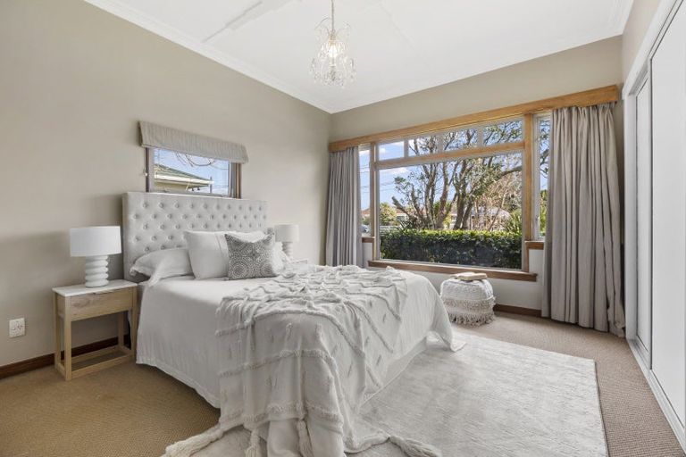 Photo of property in 121 Govett Avenue, Frankleigh Park, New Plymouth, 4310