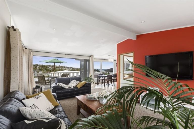 Photo of property in 1/51 East Coast Road, Milford, Auckland, 0620