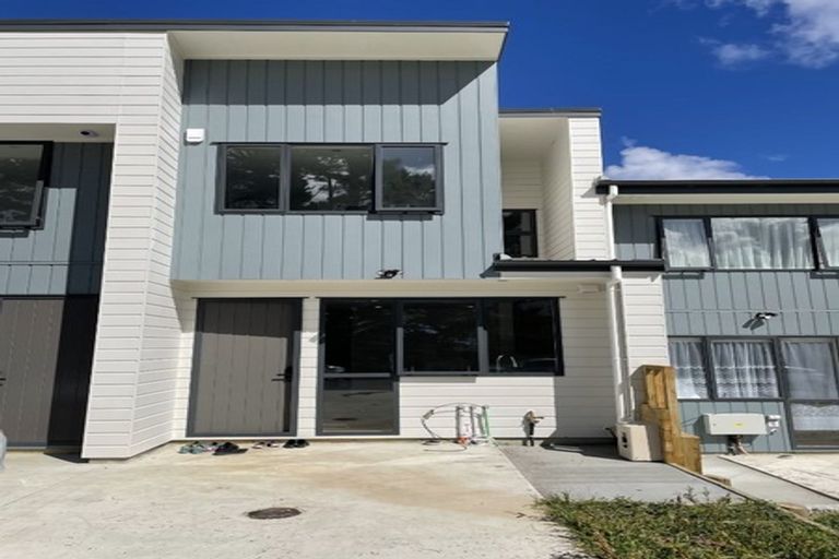 Photo of property in 32 Karoro Road, One Tree Point, 0118