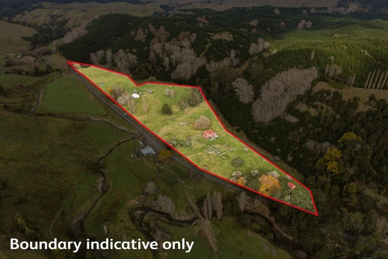 Photo of property in 921 Ongo Road, Hunterville, 4782