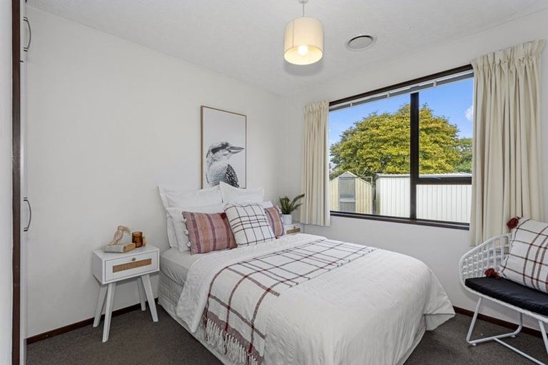 Photo of property in 35 Royal Park Drive, Parklands, Christchurch, 8083