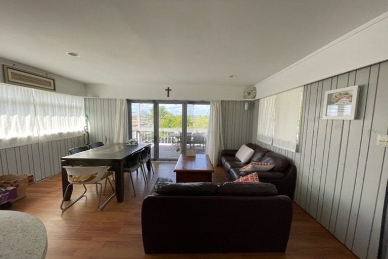Photo of property in 23 Tobruk Crescent, Milford, Auckland, 0620