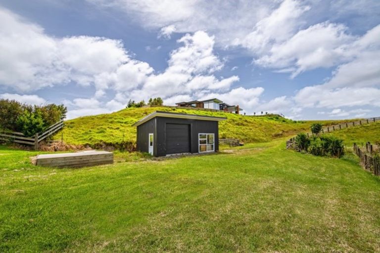 Photo of property in 14 Tuparekura Road, South Head, Helensville, 0874