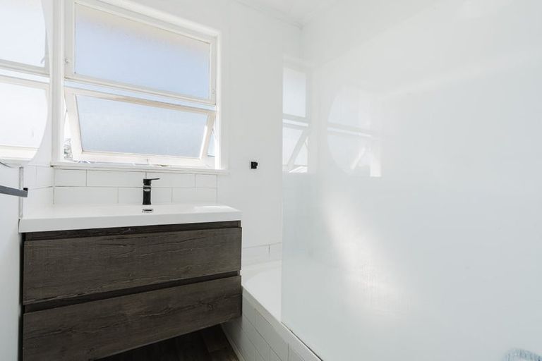 Photo of property in 10 Bremridge Place, Melville, Hamilton, 3206