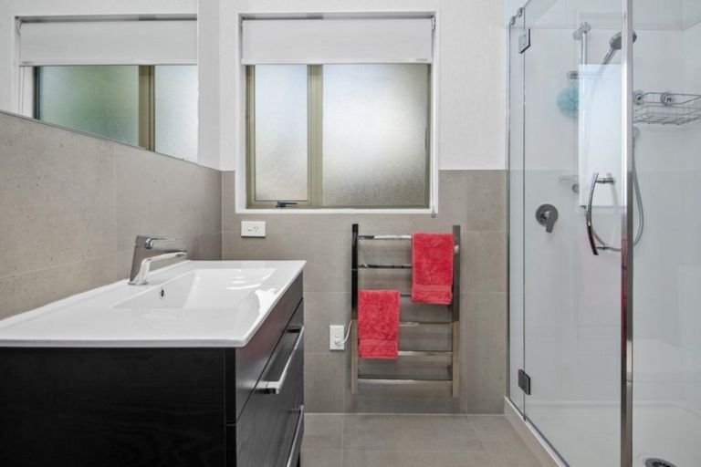 Photo of property in 16 Gillett Place, Botany Downs, Auckland, 2014