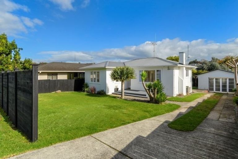 Photo of property in 11 Goods Road, Otumoetai, Tauranga, 3110