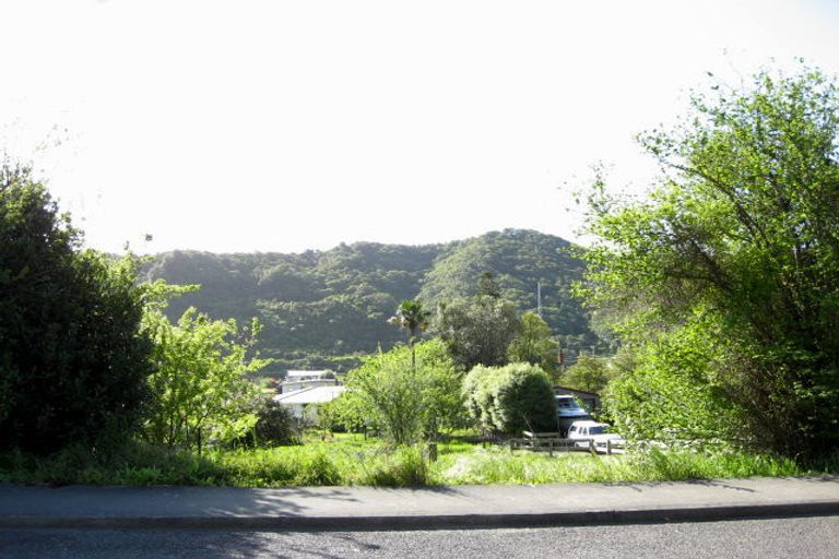 Photo of property in 28 Milton Terrace, Picton, 7220