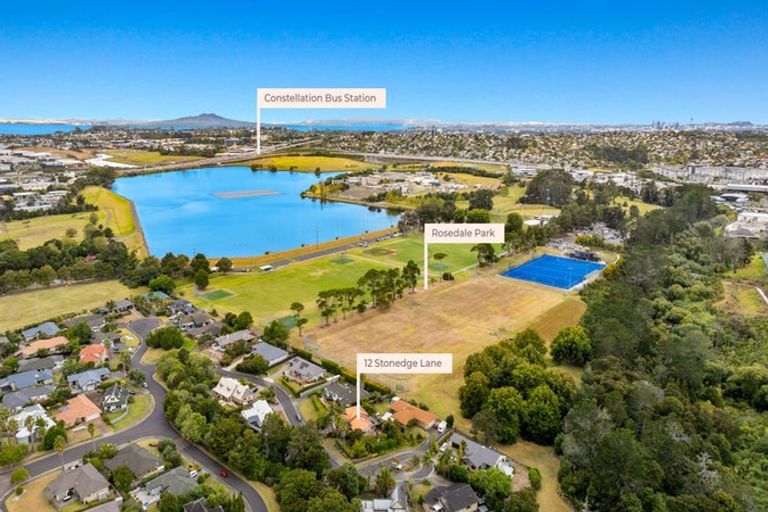 Photo of property in 12 Stonedge Lane, Rosedale, Auckland, 0632