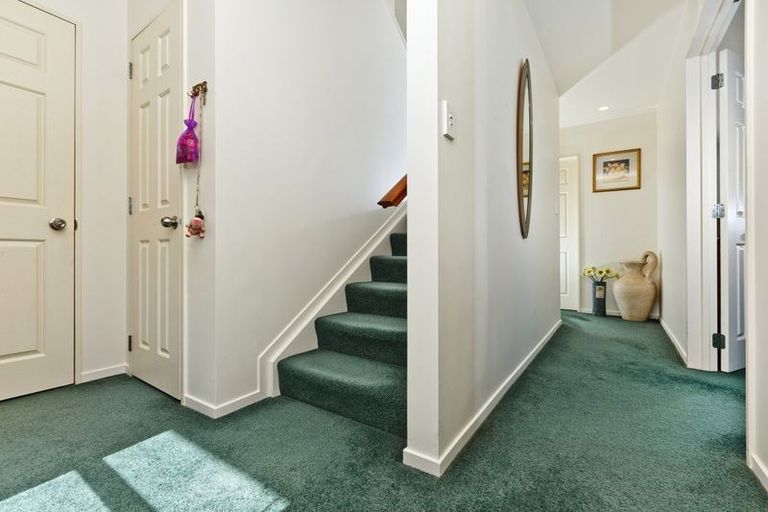 Photo of property in 1/18 Bond Crescent, Forrest Hill, Auckland, 0620